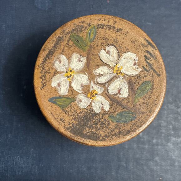 Vintage Trinket Jewelry Box Small Wood Round Hand Painted Floral Boho Rustic - Picture 3 of 5